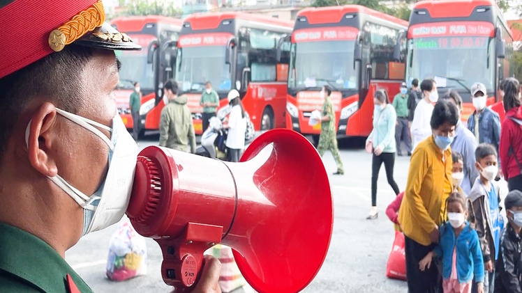 Video: Bộ Tư lệnh TP.HCM hỗ trợ, dẫn đường đưa 800 người về 5 tỉnh miền Tây