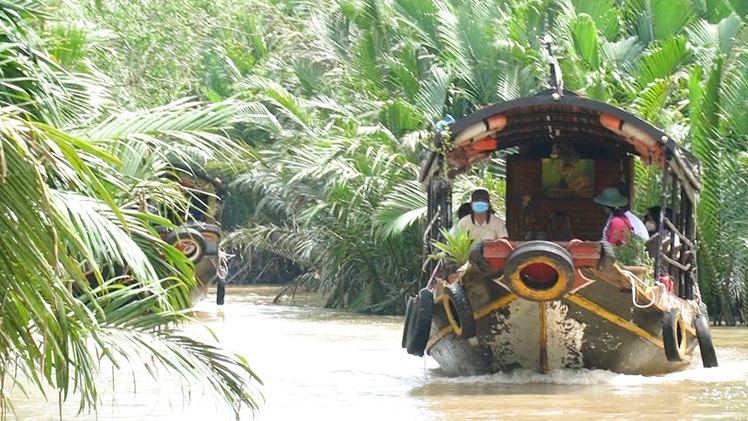 Video: 40 khách từ TP.HCM đến Bến Tre tham gia tour du lịch 2 ngày 1 đêm