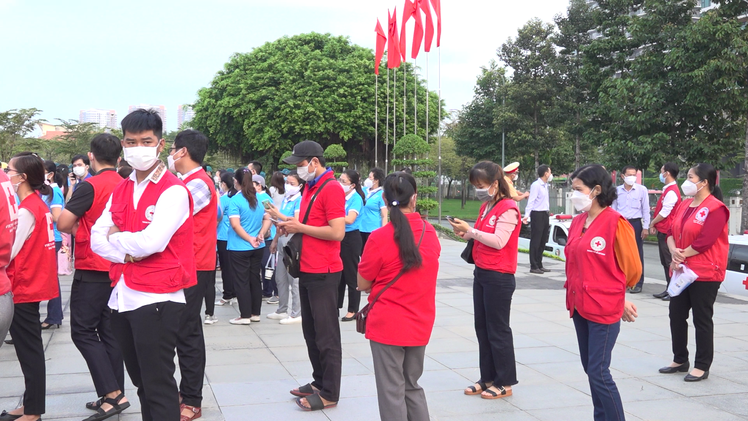 Video: TP Thủ Đức đưa hàng ngàn người hỗ trợ chống dịch, đảm bảo an sinh