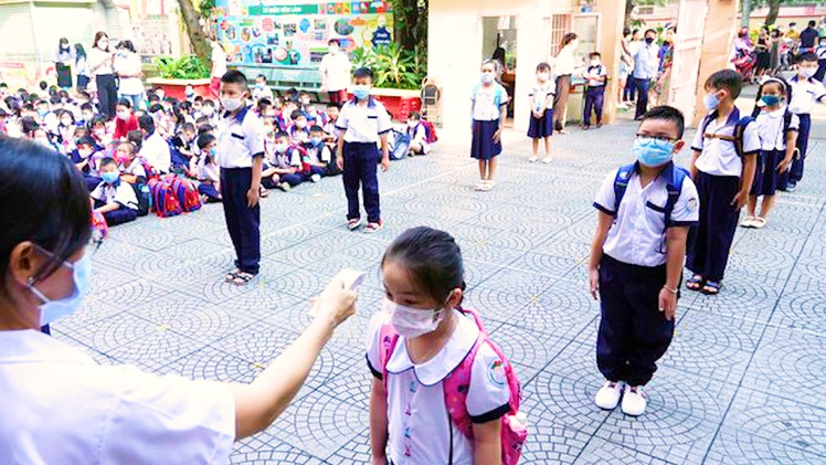 Video: Hà Nội cho phép học sinh trở lại trường từ ngày 2-3