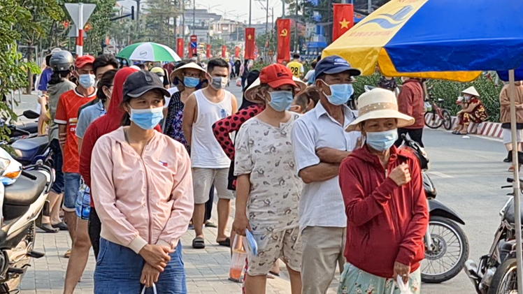 Video: Bình Dương mở rộng phạm vi phong tỏa, cấp gạo miễn phí cho hàng ngàn người