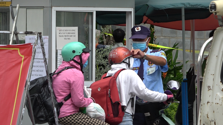 Video: Cách ly chung cư trong khu đô thị Đại học Quốc gia vì người nhiễm COVID-19 tới chơi