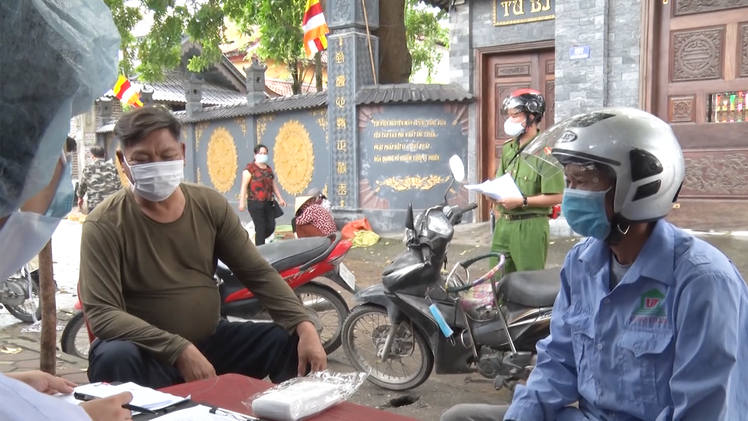 Video: 37 người không đeo khẩu trang bị phạt 70 triệu đồng