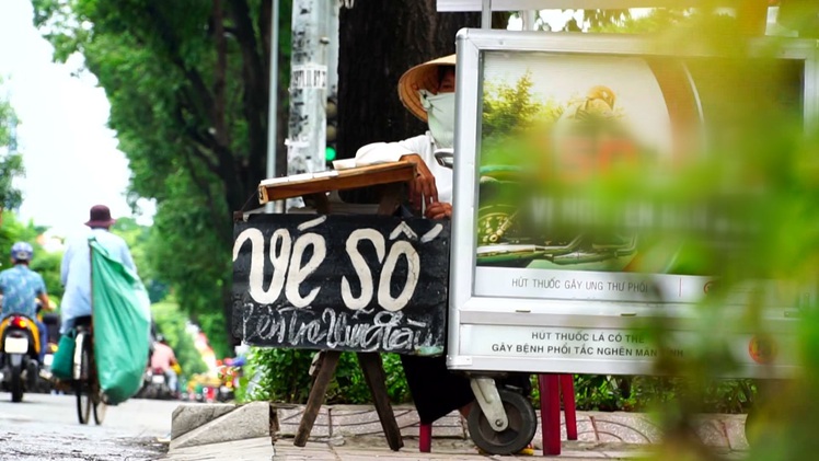 Góc nhìn trưa nay | Người bán vé số nhọc nhằn mưu sinh trong đại dịch COVID-19