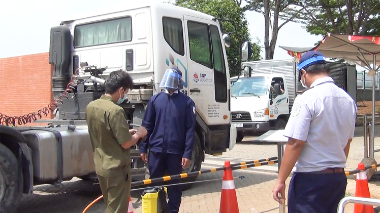 Video: Hơn 18.000 công nhân tạm nghỉ, khuyến cáo 'án binh bất động' do ca nghi nhiễm ở Long Khánh