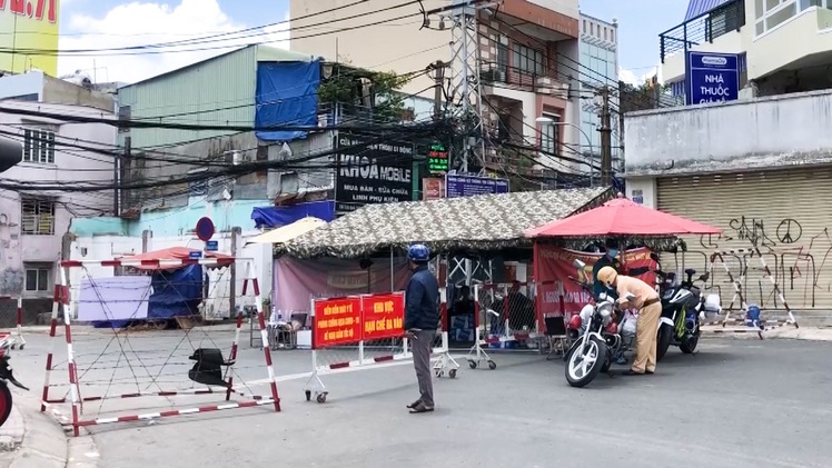 Video: TP.HCM giãn cách xã hội theo chỉ thị 16 từ 19-6 là không đúng sự thật, gây hoang mang