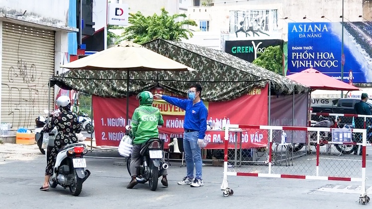 Video: Gò Vấp lập thêm 26 chốt kiểm soát ra vào quận