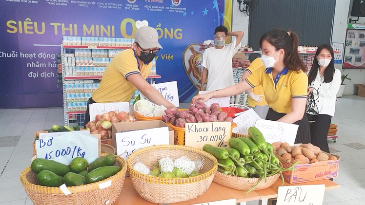 Video: Hơn 16.000 phiếu mua hàng tại ‘siêu thị 0 đồng’ đến tay người dân khó khăn ở TP.HCM