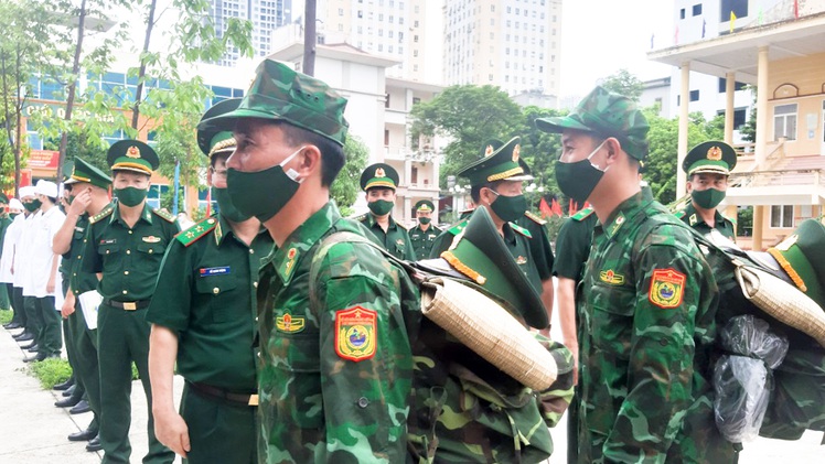 Video: 'Thầy thuốc quân hàm xanh' tăng cường vào các tỉnh phía Nam chống dịch