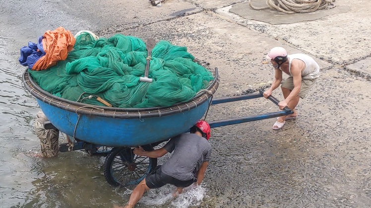 Video: Bão số 5 hướng vào Quảng Trị - Quảng Nam; Đà Nẵng đề phòng mưa cực lớn trên 350mm