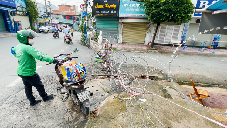 Video: TP.HCM sẽ thay đổi cách kiểm soát người dân đi đường, từng bước tháo gỡ các rào chắn