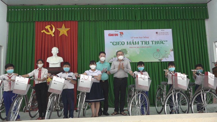 Những chiếc xe yêu thương gửi tặng học trò nghèo Bến Tre