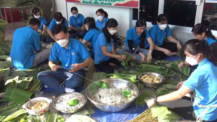 Video: 1.000 đòn bánh tét ‘tiếp sức’ y bác sĩ tuyến đầu chống dịch xuyên Tết