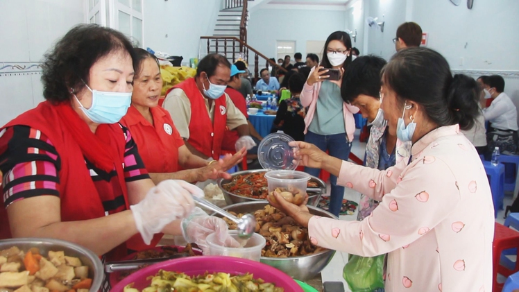 Góc nhìn trưa nay | Bữa cơm 0 đồng ấm lòng người nghèo khó