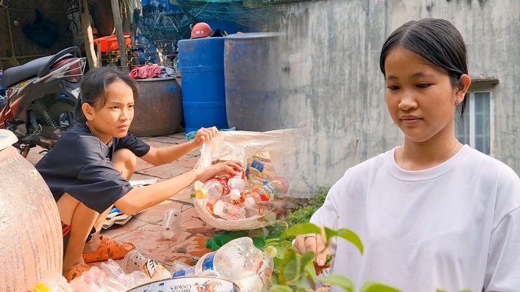 Video: Nghị lực của hai tân sinh viên Ngọc Nhẫn - Hồng Nhung