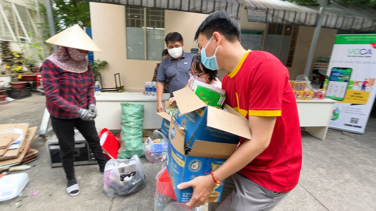 Video: 'Mang rác lên phường đừng mang rác ra đường'