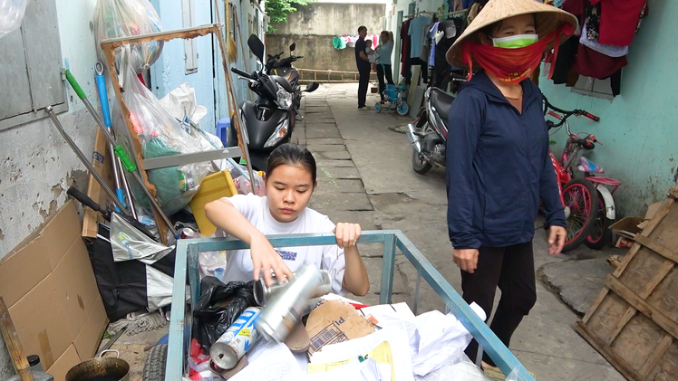 Video: Hai sinh viên mồ côi vượt khó đến giảng đường