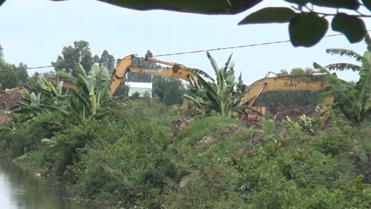 Video: Hiện trường vụ 'cạp' trái phép hàng chục hecta đất, biến ruộng thành ao sâu ở Kiên Giang