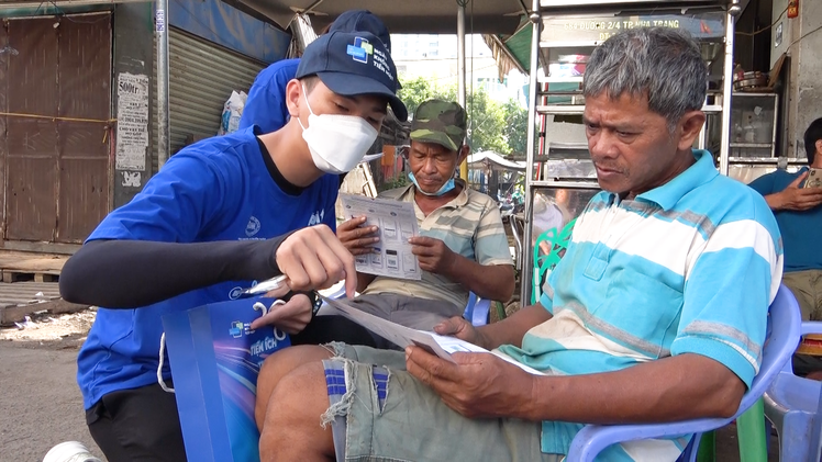 Video: Chuyến xe xuyên Việt mang theo thông điệp 'không tiền mặt' đến với phố biển Nha Trang