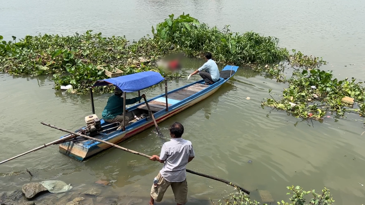 Video: Phát hiện thi thể nam tài xế xe ôm công nghệ nghi nhảy cầu Bình Triệu 3 ngày trước