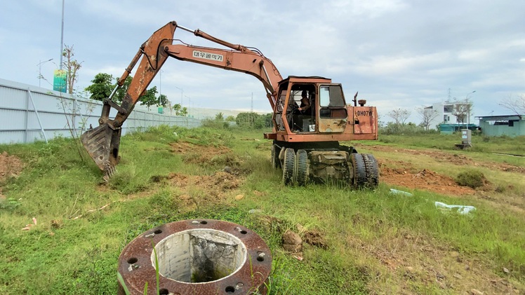 Video: Tức tốc lấp 33 hố trụ bê tông ở Đà Nẵng sau tai nạn đáng tiếc với bé Hạo Nam ở Đồng Tháp