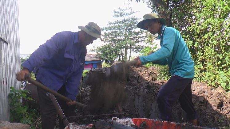 Học trò nghèo đẩy đất, bốc vác nuôi ước mơ trở thành kỹ sư