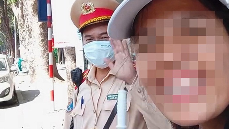 Nữ TikToker quay clip ‘tỏ tình cảnh sát giao thông' viết cam kết không tái phạm
