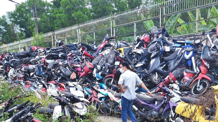 Video: Bên trong kho tạm giữ xe vi phạm, xe tang vật lớn nhất của CSGT TP.HCM, hàng ngàn xe chất đống