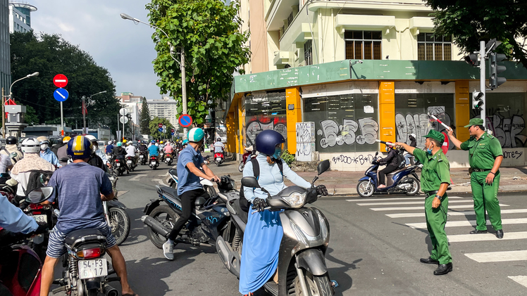 Nhiều người vi phạm giao thông trên đoạn đường đã chuyển sang một chiều