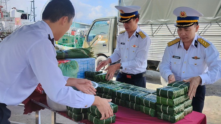 Vùng 3 hải quân 'chở' xuân ra đảo