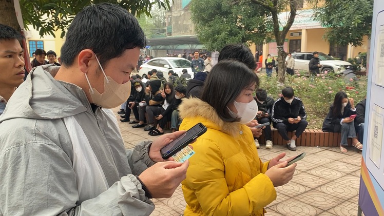 Mỗi ngày có hàng ngàn người dân Nghệ An chờ đăng ký tham gia kỳ thi chọn lao động đi Hàn Quốc