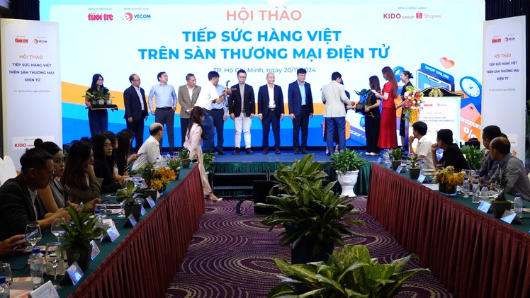 Tiếp sức hàng Việt trên sàn thương mại điện tử