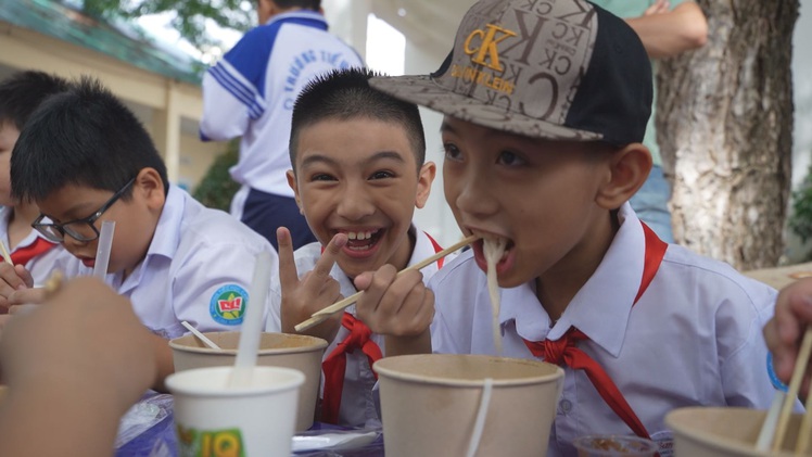 Nung nấu yêu thương, tri ân vị phở Việt