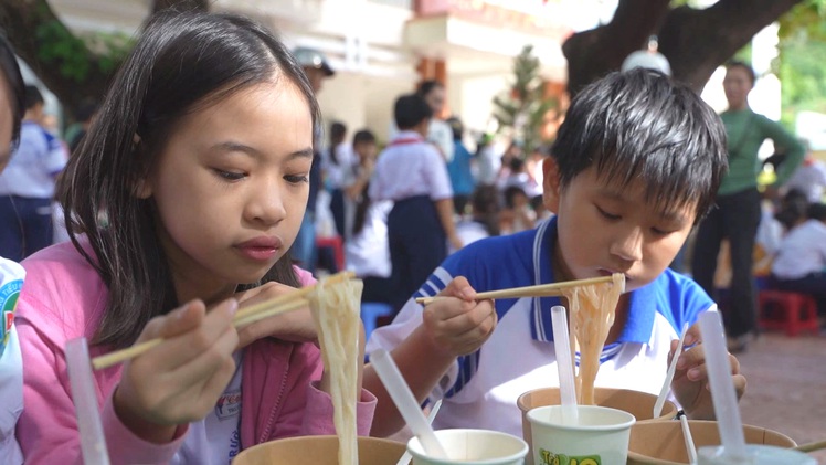 Lan tỏa phở yêu thương đến học sinh Khánh Hoà