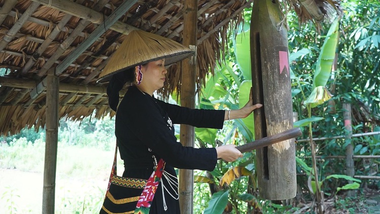 Thăm bản làng hạnh phúc ‘ăn chung nồi, tiền chung túi’