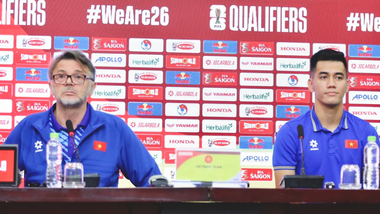 HLV Troussier: 'Chúng tôi còn 3 trận đấu nữa, vẫn còn quyền tự quyết'