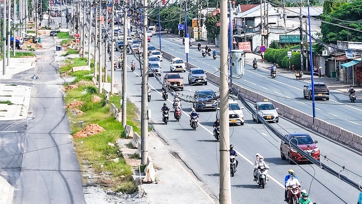 Khi nào di dời lưới điện trên quốc lộ 13 mở rộng ở Bình Dương?