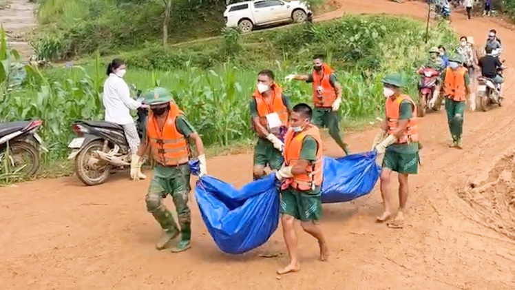 Ghi nhận từ hiện trường Làng Nủ, còn 52 người mất tích do lũ quét