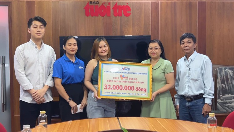 Công ty Kintetsu World Express Việt Nam ủng hộ đồng bào vùng bão lũ