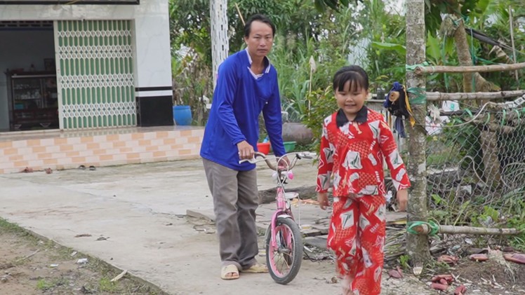 Góc nhìn trưa nay: Về Cà Mau, nghe chuyện người mẹ hi sinh thân mình cứu con trước đàn ong dữ