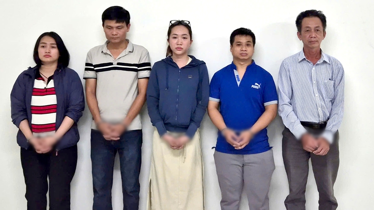 Phẫu thuật thẩm mỹ dẫn tới chết người, 5 bác sĩ và điều dưỡng bị bắt tạm giam