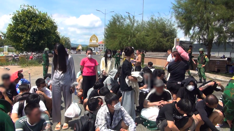 Tiếp nhận 48 công dân được Campuchia trao trả vì nghi tham gia lừa đảo trực tuyến