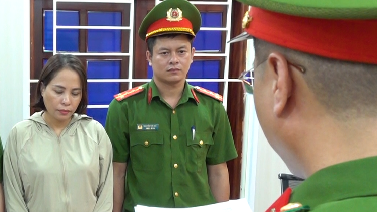 Bắt nữ giám đốc Công ty An Thịnh Food sản xuất, buôn bán 2,7 triệu lít dầu ăn giả