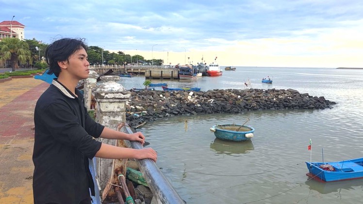 Sáng đi học tối đi tìm mẹ bệnh tâm thần, nam sinh đậu Đại học Giao thông vận tải TP.HCM