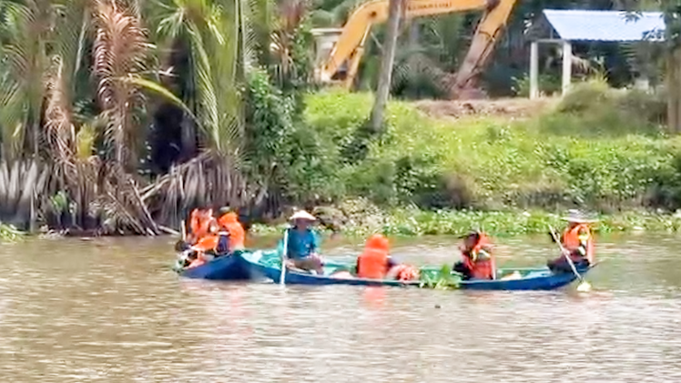 Tìm thấy thi thể người đàn ông mất tích khi bơi qua sông hái trái bần