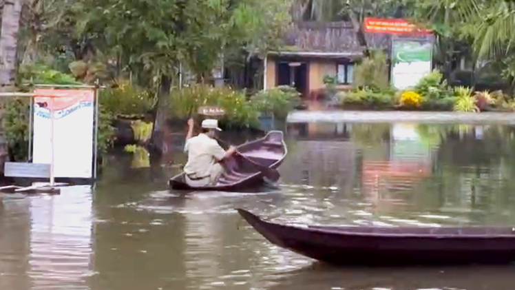 Khu du lịch Bình Quới chìm trong triều cường, sinh hoạt của người dân bị đảo lộn