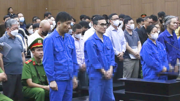 Nhiều cựu quan chức, doanh nhân, ca sĩ ra tòa trong vụ án đánh bạc 107 triệu USD