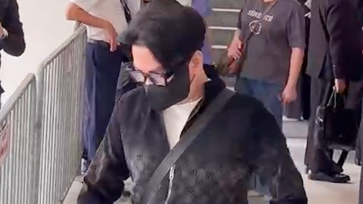 Video ca sĩ Vũ Hà ra tòa vì đánh bạc 2.600 USD dưới tên 'Mr Baret'