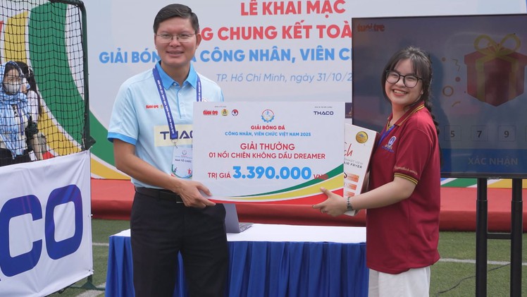 Đi học làm báo may mắn trúng thưởng tại Giải bóng đá công nhân, viên chức Việt Nam 2025