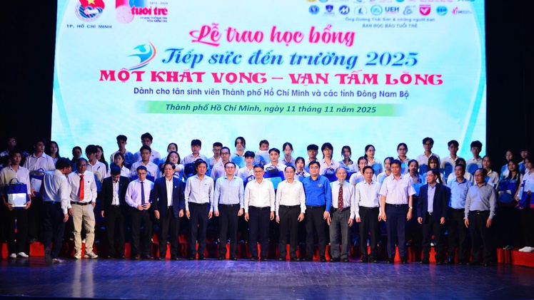 Những người trẻ đi qua dông gió để chạm ước mơ đến giảng đường